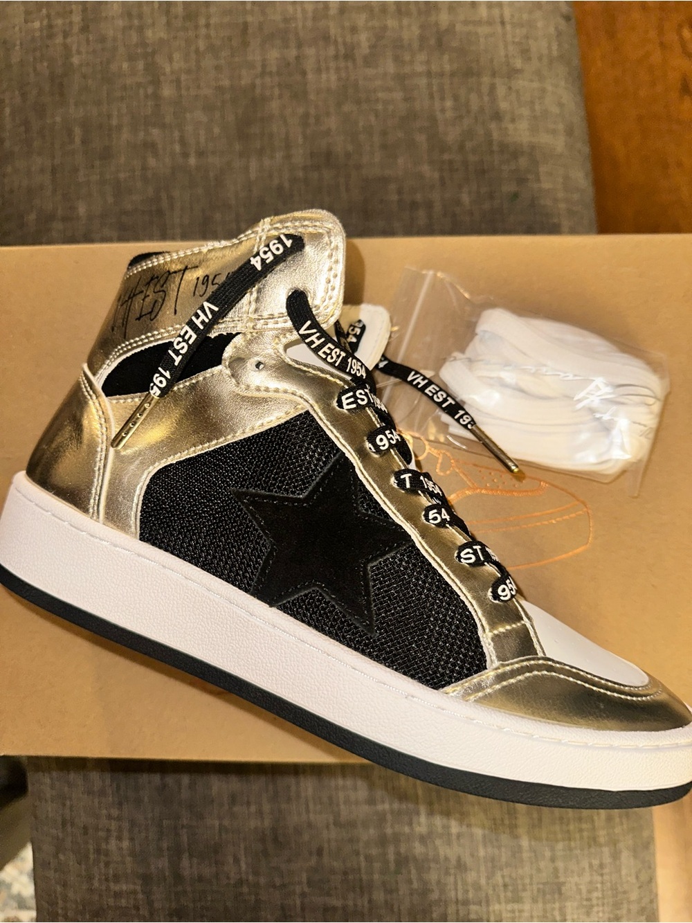 Vintage Havana Dream 18 Black Mesh Hi Top Leather Sneakers - New In Box